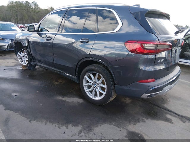 2020 BMW X5 5UXCR4C02LLE30865 Photo 2