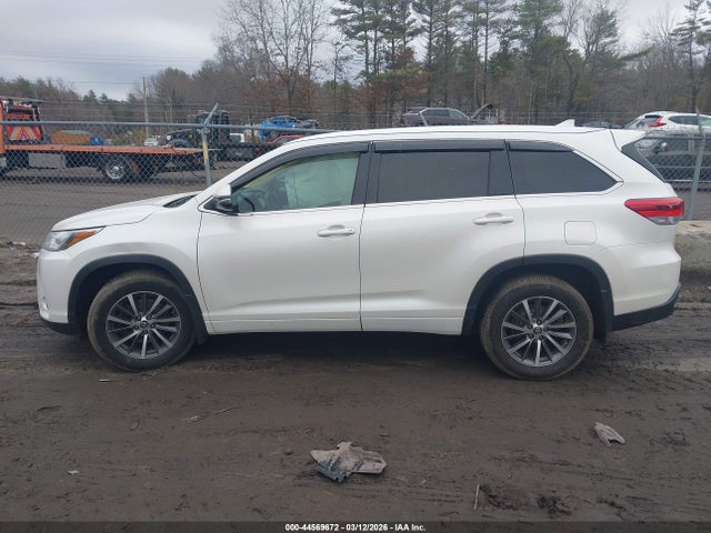 2017 Toyota Highlander Xle მანქანა იყიდება აუქციონზე, vin: 5TDJZRFH9HS514479, აუქციონის ნომერი: 44569672