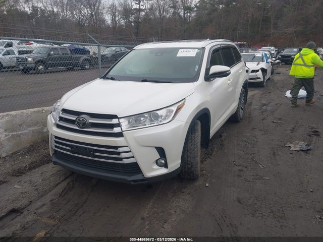 2017 Toyota Highlander Xle მანქანა იყიდება აუქციონზე, vin: 5TDJZRFH9HS514479, აუქციონის ნომერი: 44569672