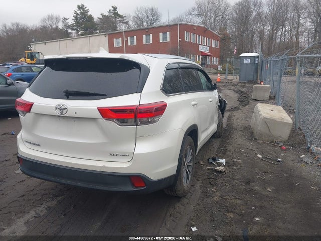 2017 Toyota Highlander Xle მანქანა იყიდება აუქციონზე, vin: 5TDJZRFH9HS514479, აუქციონის ნომერი: 44569672