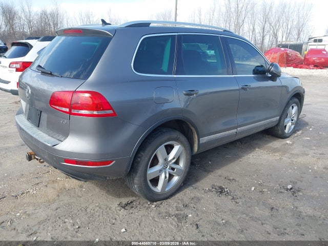 2011 VOLKSWAGEN TOUAREG WVGFF9BP0BD000465 Photo 3