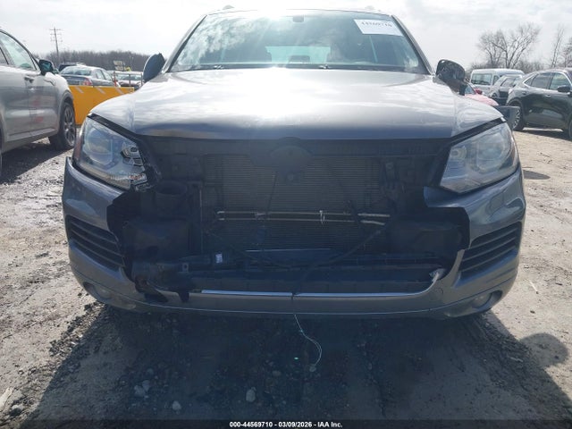 2011 VOLKSWAGEN TOUAREG WVGFF9BP0BD000465 Photo 5