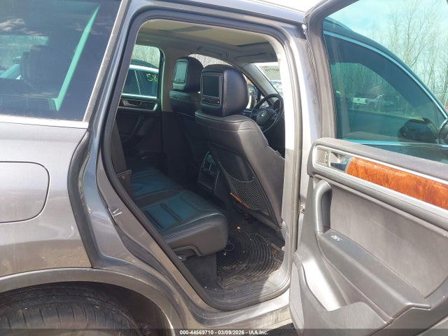 2011 VOLKSWAGEN TOUAREG WVGFF9BP0BD000465 Photo 7