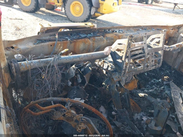 44569712 :رقم المزاد ، 1HTMMAAM73H565772 vin ، 2003 International 4000 4300 مزاد بيع