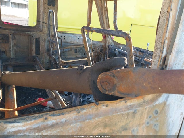 44569712 :رقم المزاد ، 1HTMMAAM73H565772 vin ، 2003 International 4000 4300 مزاد بيع