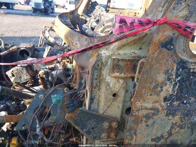 44569712 :رقم المزاد ، 1HTMMAAM73H565772 vin ، 2003 International 4000 4300 مزاد بيع