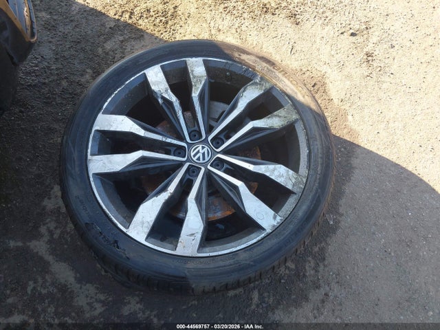 Продажа на аукционе авто 2020 Volkswagen Tiguan 2.0t Sel Premium R-line, vin: 3VV4B7AX3LM068697, номер лота: 44569757