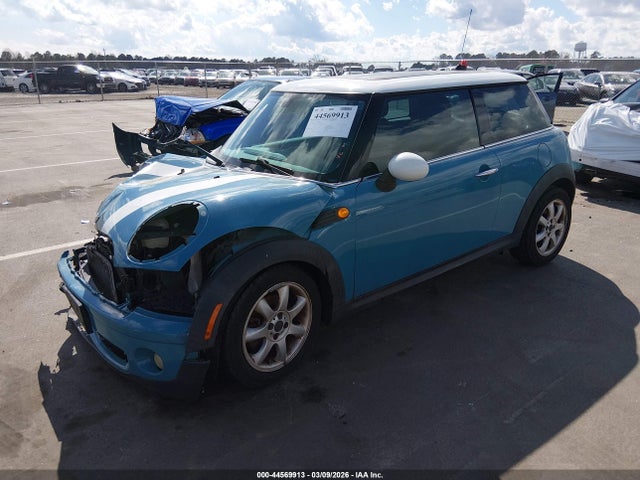 2010 MINI COOPER WMWMF3C52ATZ61818 Photo 1