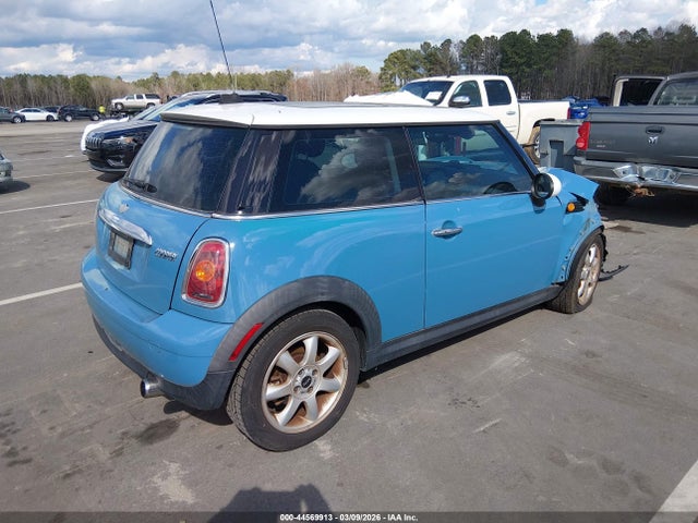 2010 MINI COOPER WMWMF3C52ATZ61818 Photo 3