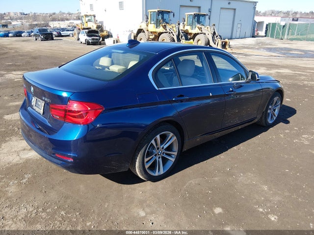 44570031 :رقم المزاد ، WBA8D9C56JA608262 vin ، 2018 Bmw 330i Xdrive مزاد بيع
