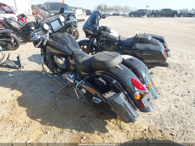 2018 INDIAN MOTORCYCLE CO. CHIEFTAIN 56KTCAAA6J3363298 Photo 2