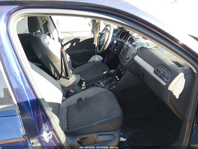 44570239 :رقم المزاد ، 3VV0B7AX5MM117382 vin ، 2021 Volkswagen Tiguan 2.0t S مزاد بيع