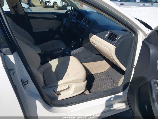 44570256 :رقم المزاد ، 3VWDZ7AJ5BM305384 vin ، 2011 Volkswagen Jetta 2.5l Se مزاد بيع