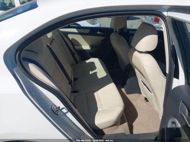 44570256 :رقم المزاد ، 3VWDZ7AJ5BM305384 vin ، 2011 Volkswagen Jetta 2.5l Se مزاد بيع