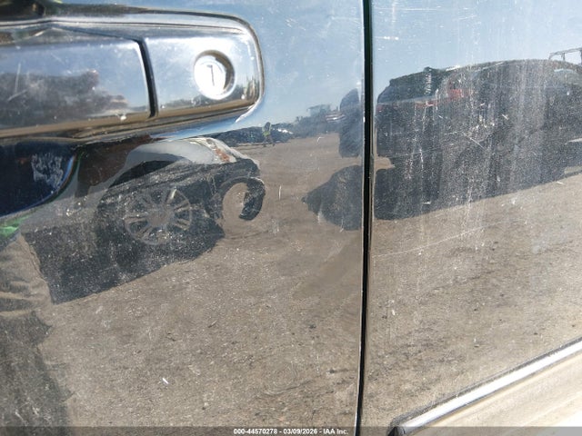 1GNSKJE7XER154417 Chevrolet Suburban 1500 Lt