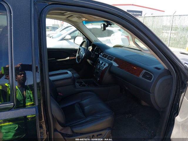 1GNSKJE7XER154417 Chevrolet Suburban 1500 Lt