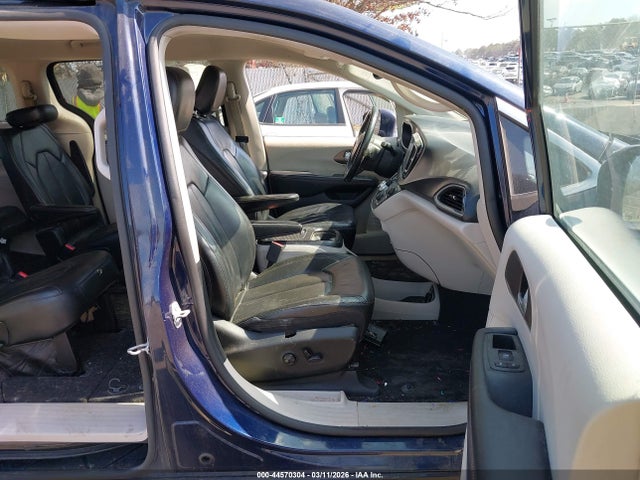 Продажа на аукционе авто 2017 Chrysler Pacifica Touring-l Plus, vin: 2C4RC1EG4HR531276, номер лота: 44570304