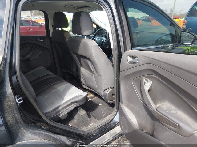 1FMCU0GXXGUA36443 Ford ESCAPE SE