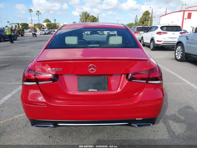Mercedes-Benz A 220 2019 WDD3G4EB7KW026613 Image 16
