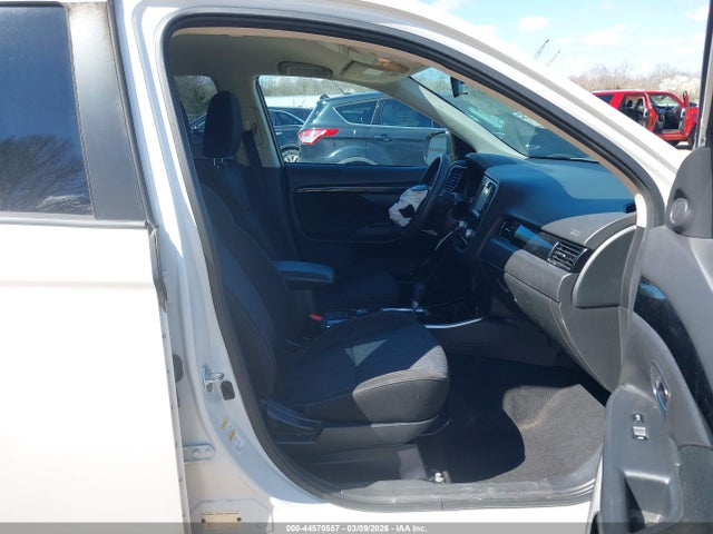 2020 MITSUBISHI OUTLANDER JA4AZ3A3XLZ004121 Photo 4