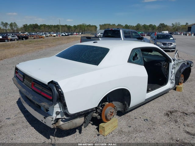 44570653 :رقم المزاد ، 2C3CDZAG8FH821065 vin ، 2015 Dodge Challenger Sxt مزاد بيع