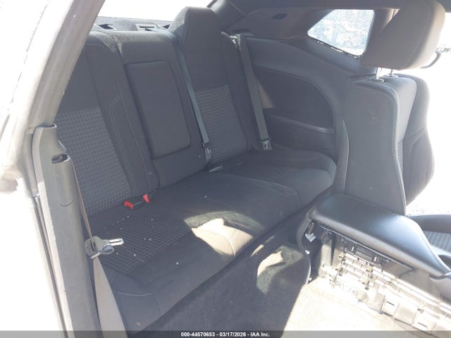 44570653 :رقم المزاد ، 2C3CDZAG8FH821065 vin ، 2015 Dodge Challenger Sxt مزاد بيع
