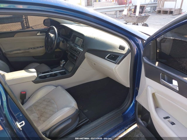 2017 Hyundai Sonata Sport მანქანა იყიდება აუქციონზე, vin: 5NPE34AF7HH526955, აუქციონის ნომერი: 44570664