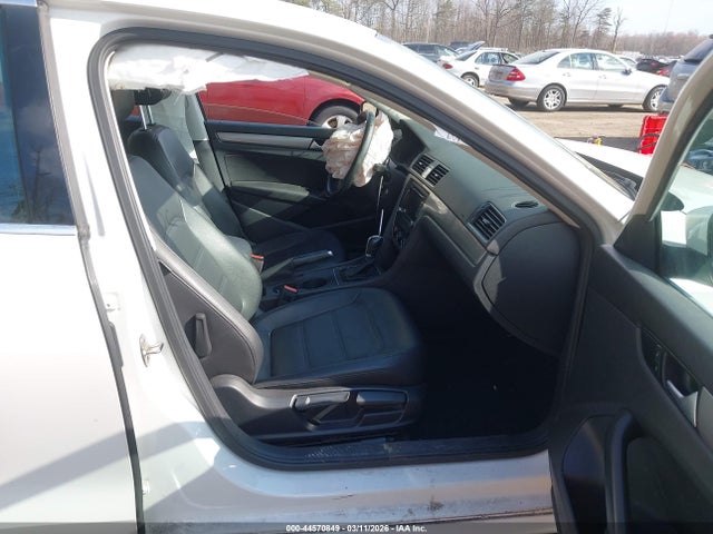 Продаж на аукціоні авто 2015 Volkswagen Passat 1.8t Limited Edition, vin: 1VWAT7A34FC105884, номер лоту: 44570849