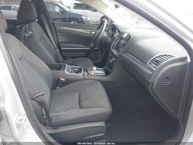 2019 Chrysler 300 Touring მანქანა იყიდება აუქციონზე, vin: 2C3CCAAGXKH601392, აუქციონის ნომერი: 44570883