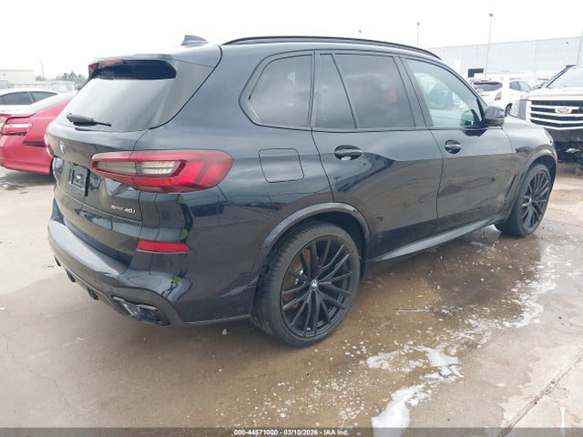 2022 BMW X5 5UXCR4C04N9K13959 Photo 3