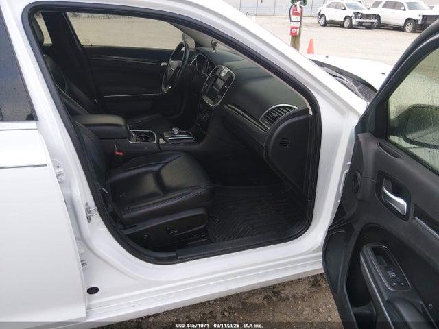 44571071 :رقم المزاد ، 2C3CCAAG2KH556156 vin ، 2019 Chrysler 300 Touring L مزاد بيع