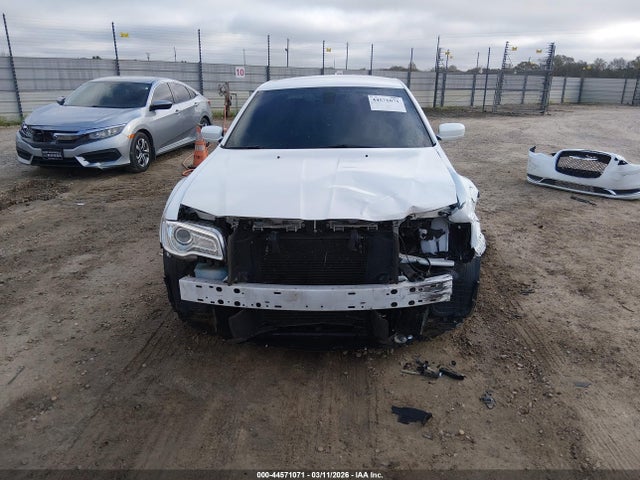 44571071 :رقم المزاد ، 2C3CCAAG2KH556156 vin ، 2019 Chrysler 300 Touring L مزاد بيع