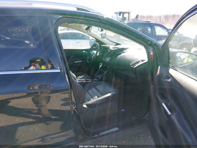 44571104 :رقم المزاد ، 1FMCU0J99GUC15986 vin ، 2016 Ford Escape Titanium مزاد بيع