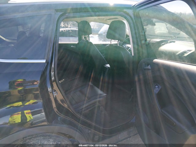 44571104 :رقم المزاد ، 1FMCU0J99GUC15986 vin ، 2016 Ford Escape Titanium مزاد بيع