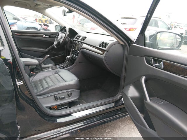 Продаж на аукціоні авто 2015 Volkswagen Passat 2.0l Tdi Sel Premium, vin: 1VWCV7A30FC053799, номер лоту: 44571329