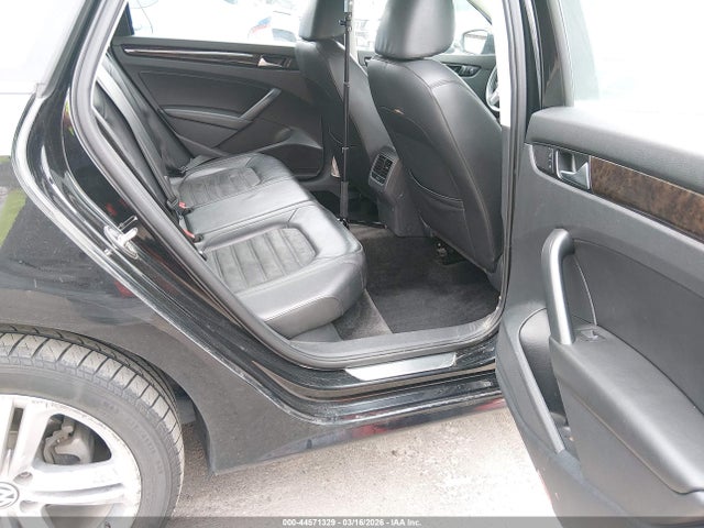 Продаж на аукціоні авто 2015 Volkswagen Passat 2.0l Tdi Sel Premium, vin: 1VWCV7A30FC053799, номер лоту: 44571329