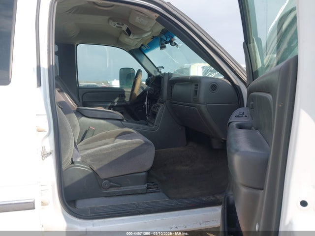 44571380 :رقم المزاد ، 2GTEC13T351347553 vin ، 2005 Gmc Sierra 1500 Sle مزاد بيع