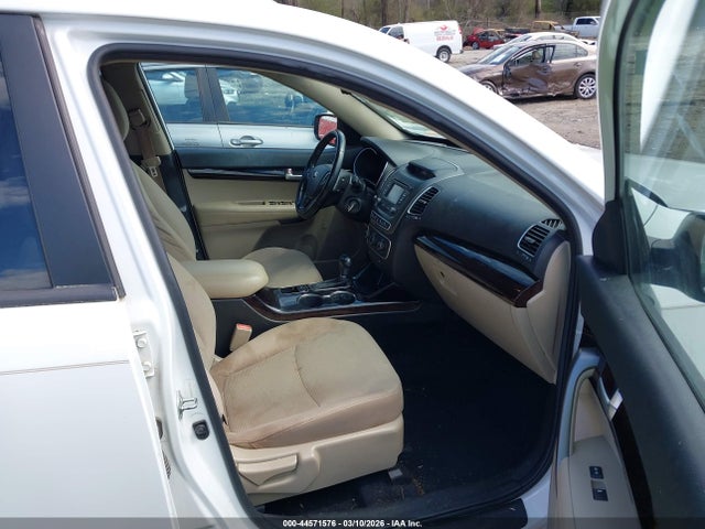 5XYKT3A60FG555800 KIA SORENTO LX