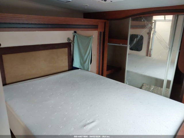 44571600 :رقم المزاد ، 1UJCJSCV4B1TC0069 vin ، 2011 Jayco Cx39c مزاد بيع