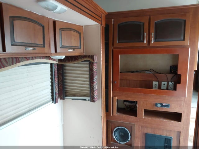 44571600 :رقم المزاد ، 1UJCJSCV4B1TC0069 vin ، 2011 Jayco Cx39c مزاد بيع