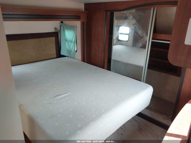 44571600 :رقم المزاد ، 1UJCJSCV4B1TC0069 vin ، 2011 Jayco Cx39c مزاد بيع