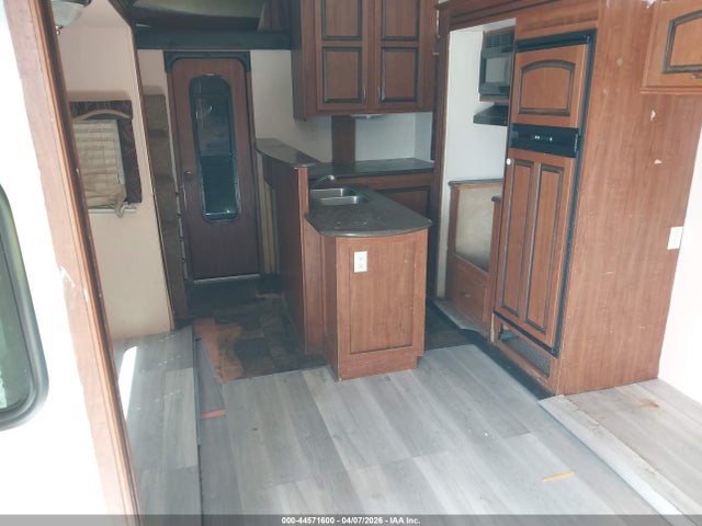 44571600 :رقم المزاد ، 1UJCJSCV4B1TC0069 vin ، 2011 Jayco Cx39c مزاد بيع