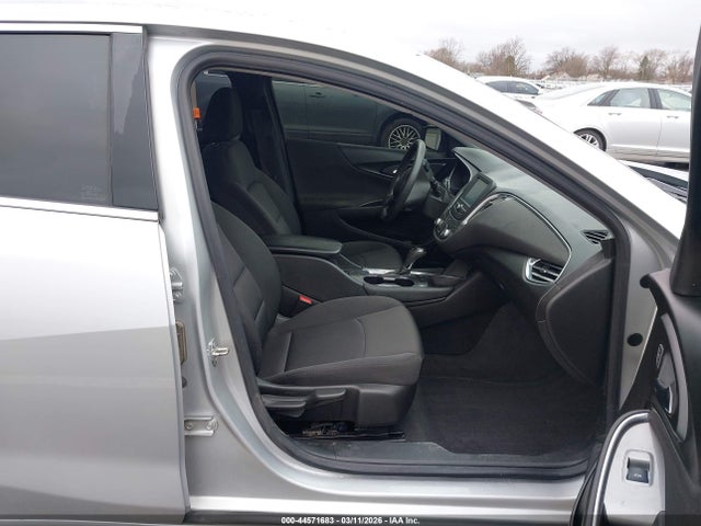 1G1ZD5ST0JF270305 Chevrolet MALIBU LT