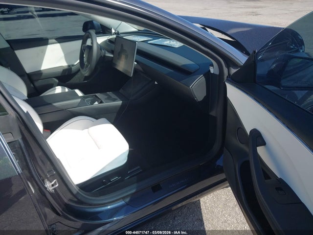 Продажа на аукционе авто 2024 Tesla Model 3 Performance All-wheel Drive, vin: 5YJ3E1ET5RF784777, номер лота: 44571747