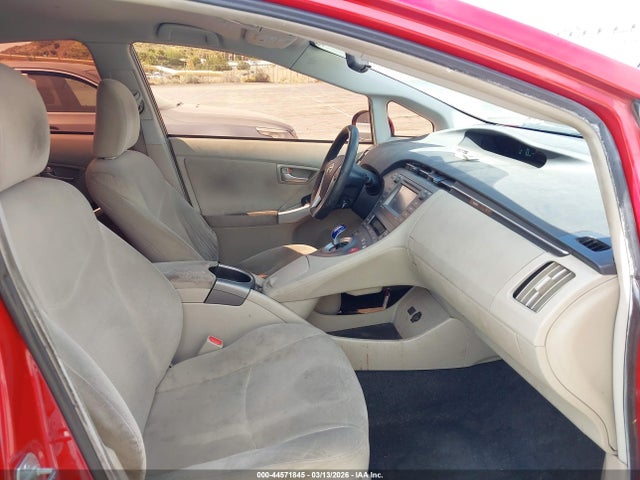 Toyota Prius Three 2014 JTDKN3DU4E0362350 Image 5