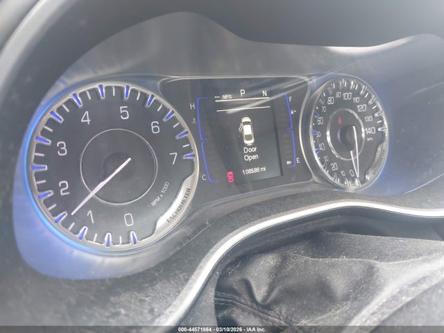 2015 Chrysler 200 Limited მანქანა იყიდება აუქციონზე, vin: 1C3CCCAB8FN592401, აუქციონის ნომერი: 44571864