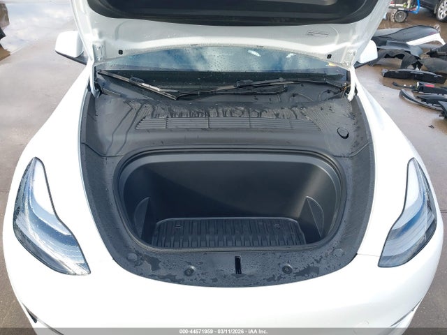 Продажа на аукционе авто 2024 Tesla Model Y Long Range Dual Motor All-wheel Drive, vin: 7SAYGAEE4RF111001, номер лота: 44571959
