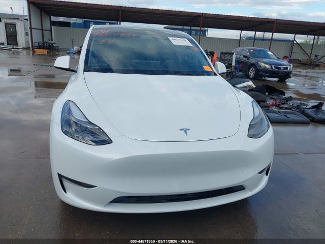 Продажа на аукционе авто 2024 Tesla Model Y Long Range Dual Motor All-wheel Drive, vin: 7SAYGAEE4RF111001, номер лота: 44571959