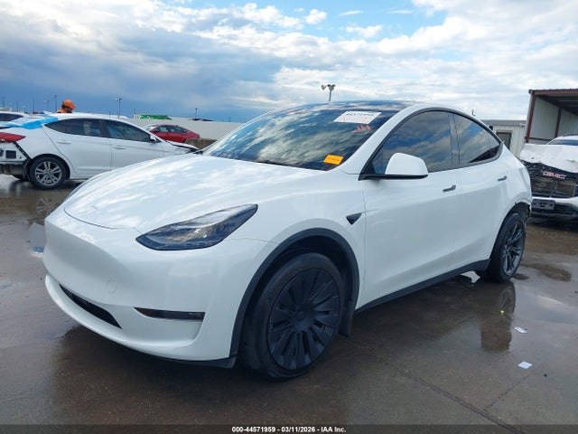 Продажа на аукционе авто 2024 Tesla Model Y Long Range Dual Motor All-wheel Drive, vin: 7SAYGAEE4RF111001, номер лота: 44571959