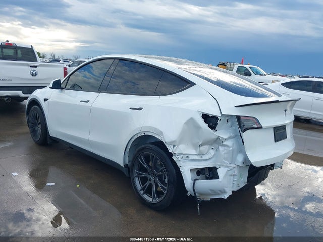 Продажа на аукционе авто 2024 Tesla Model Y Long Range Dual Motor All-wheel Drive, vin: 7SAYGAEE4RF111001, номер лота: 44571959